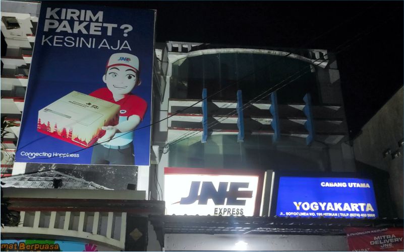 "Aku" Si Paket Dokumen Penting Melesat Sat Set Bersama Mobil Paket JNE 8 Kantor JNE Yogyakarta Sorogenen